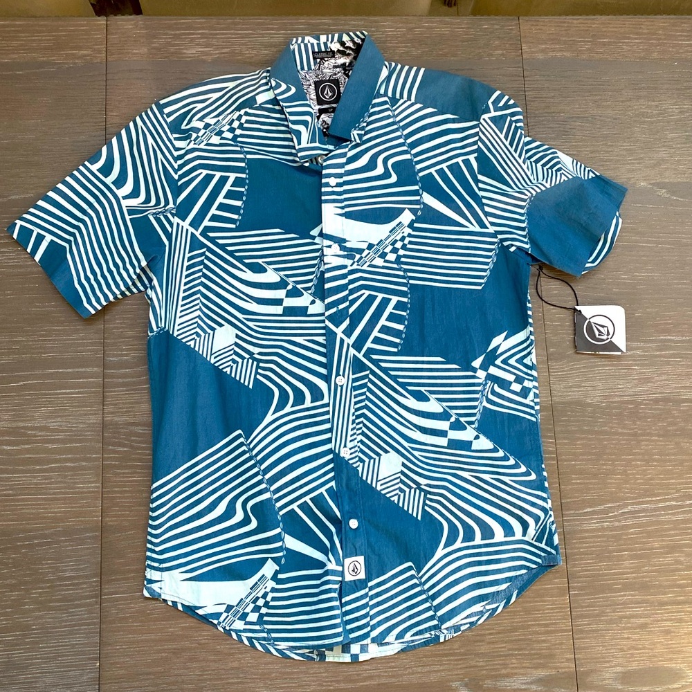 New Volcom Men’s S/S Button Down Shirt